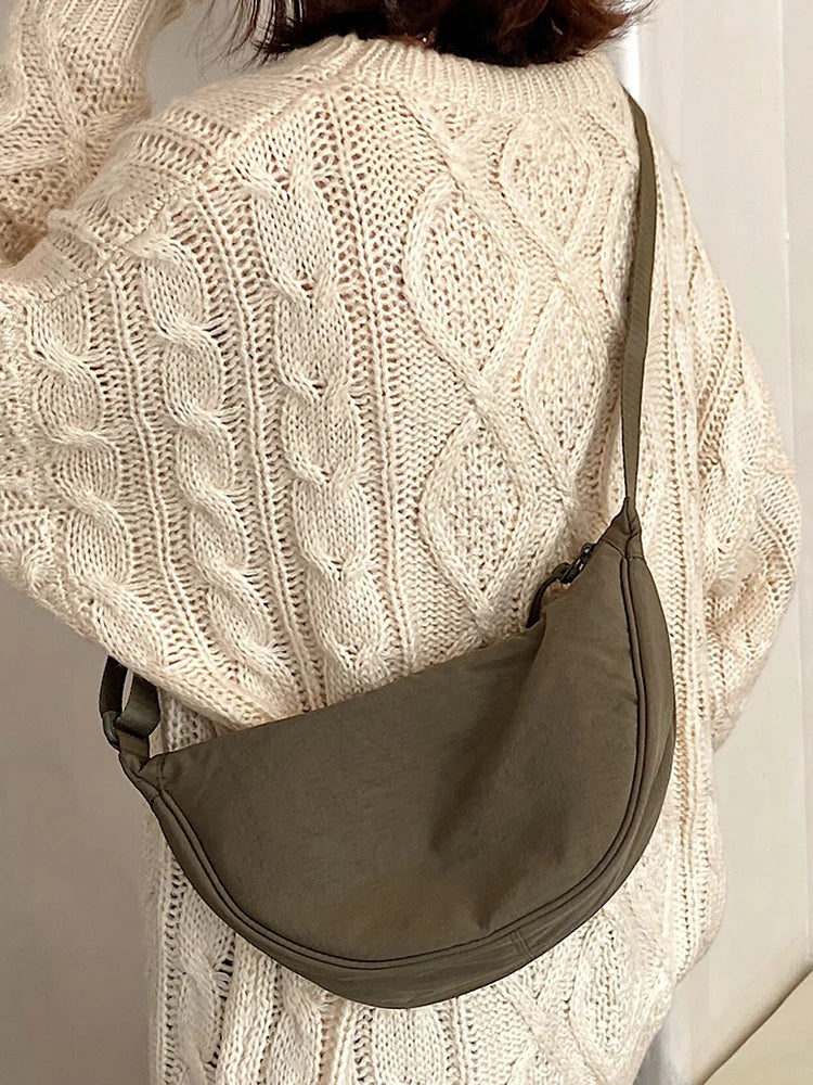 Koozy | Modische Dumpling-Tasche für jedes Outfit