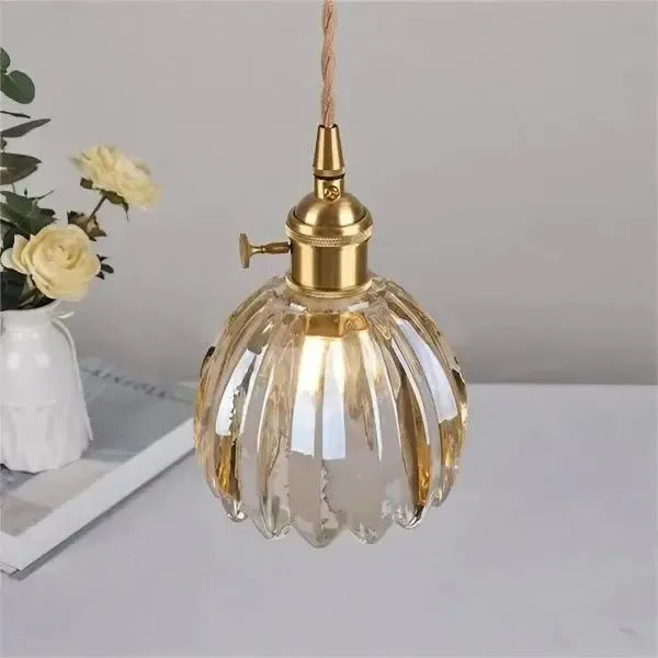 Elegante Pendelleuchte aus Glas in Blumenform - Atmosphärisches Licht