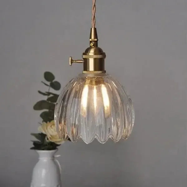 Elegante Pendelleuchte aus Glas in Blumenform - Atmosphärisches Licht