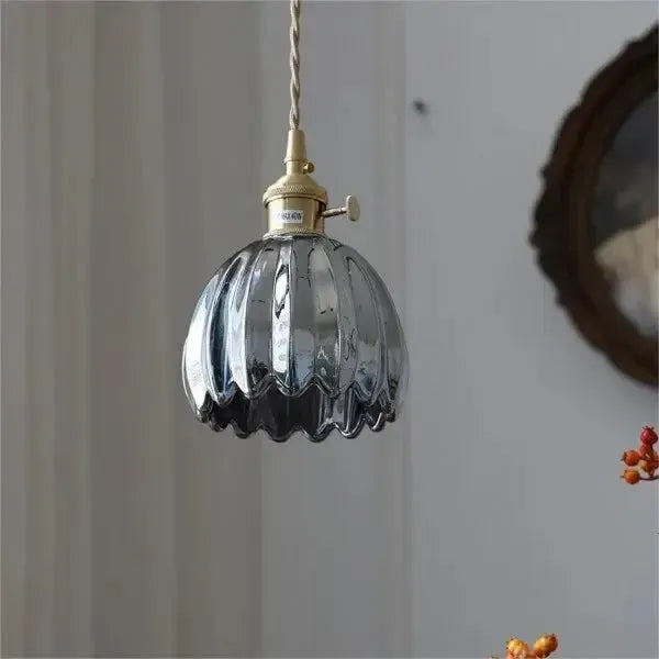 Elegante Pendelleuchte aus Glas in Blumenform - Atmosphärisches Licht