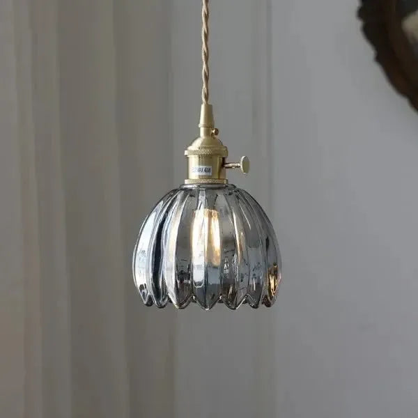 Elegante Pendelleuchte aus Glas in Blumenform - Atmosphärisches Licht