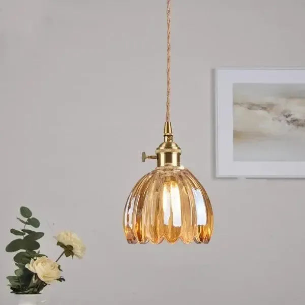 Elegante Pendelleuchte aus Glas in Blumenform - Atmosphärisches Licht