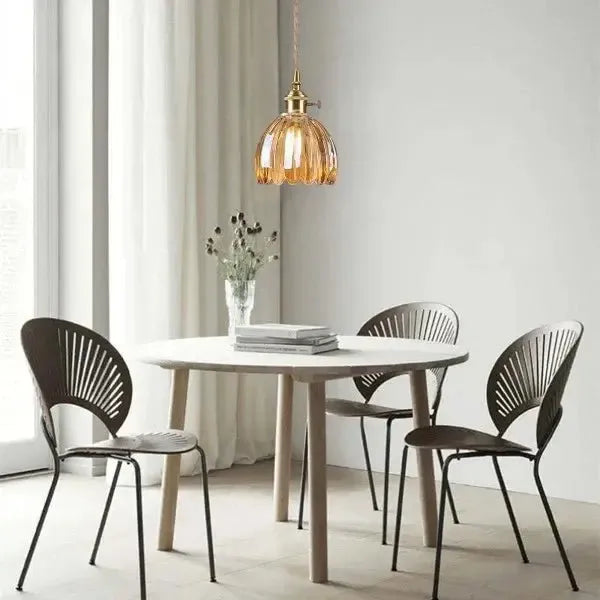 Elegante Pendelleuchte aus Glas in Blumenform - Atmosphärisches Licht