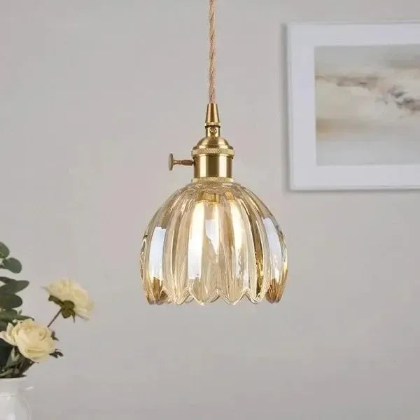Elegante Pendelleuchte aus Glas in Blumenform - Atmosphärisches Licht